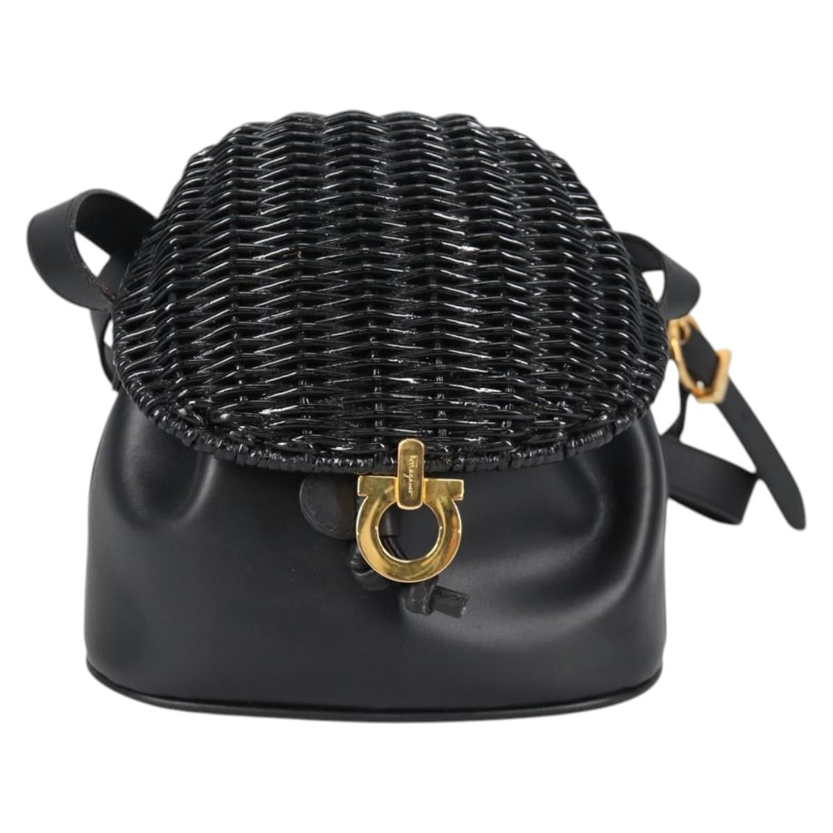 Salvatore Ferragamo Gancini Shoulder Bag Leather Black Leather Shoulder Bag Bag (Pre-Owned)
