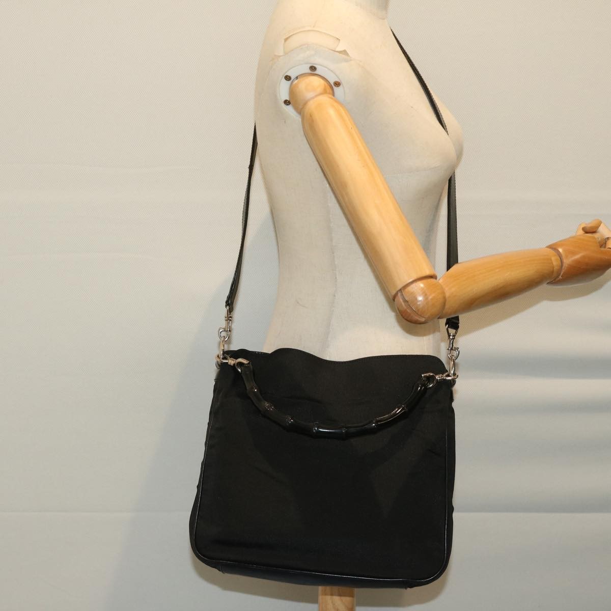 Gucci Vintage Bamboo Handle Bag Nylon Black Nylon Handbag (Pre-Owned)