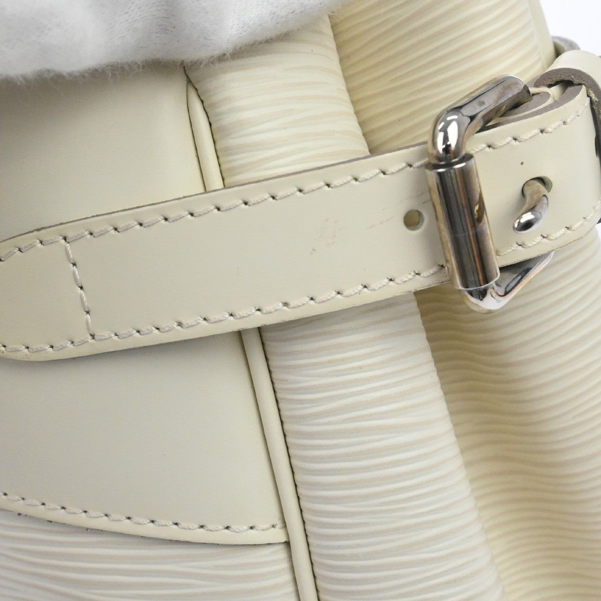 Louis Vuitton Passy Tote Epi Leather White Leather Handbag (Pre-Owned)