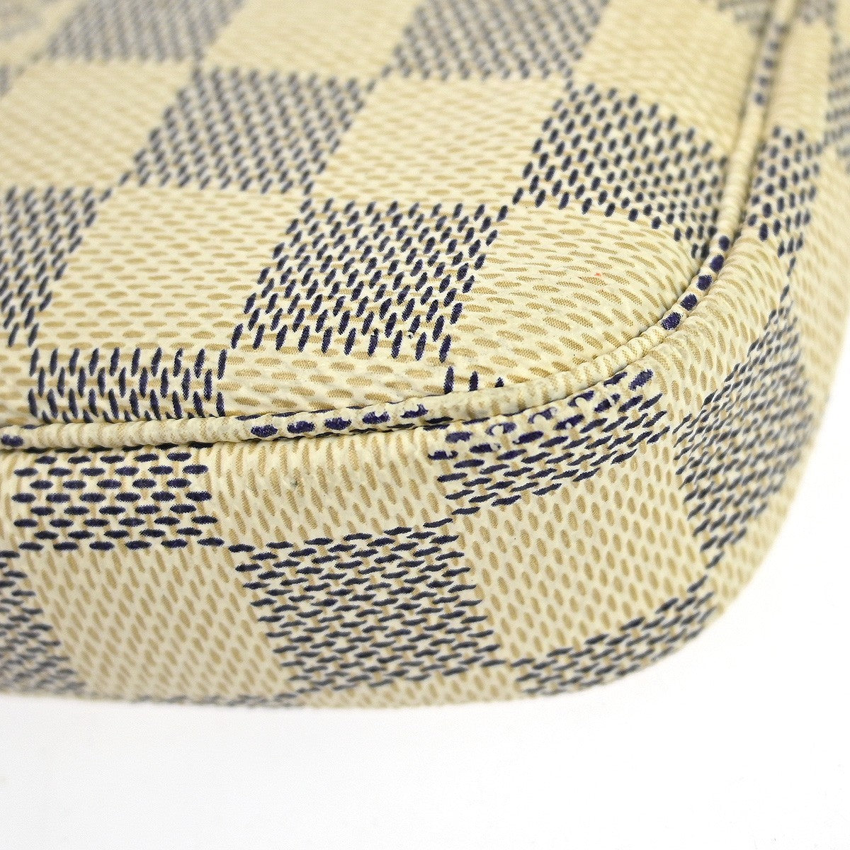 Louis Vuitton Mini Pochette Accessoires Damier Canvas White Canvas Clutche & Pouche Bag (Pre-Owned)