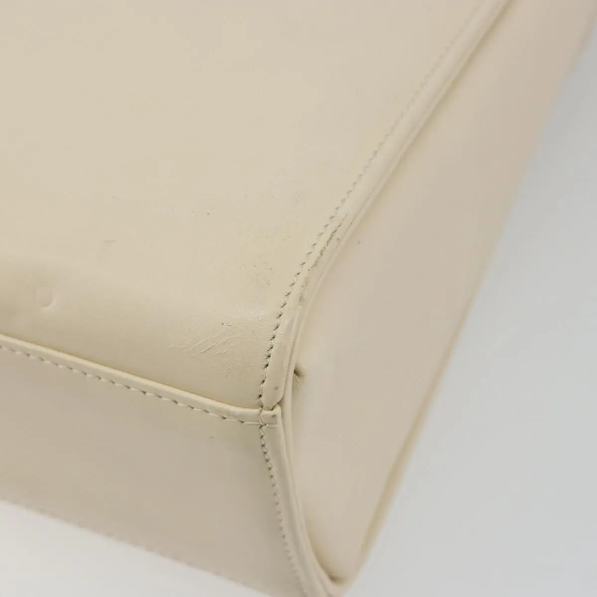 Givenchy Vintage Leather Beige Leather Handbag (Pre-Owned)