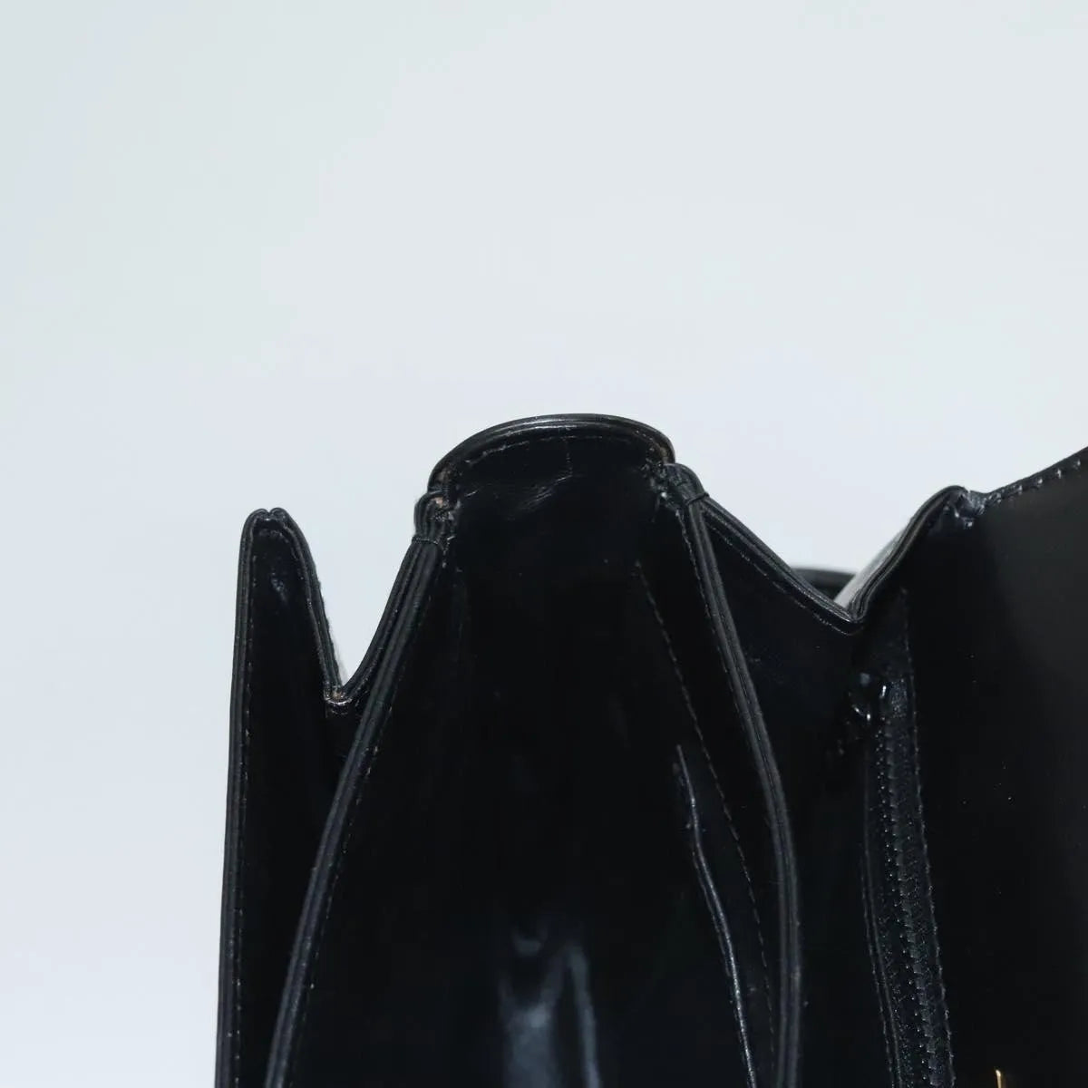 Bally Vintage Leather Black Leather Shoulder Bag Bag (Pre-Owned)