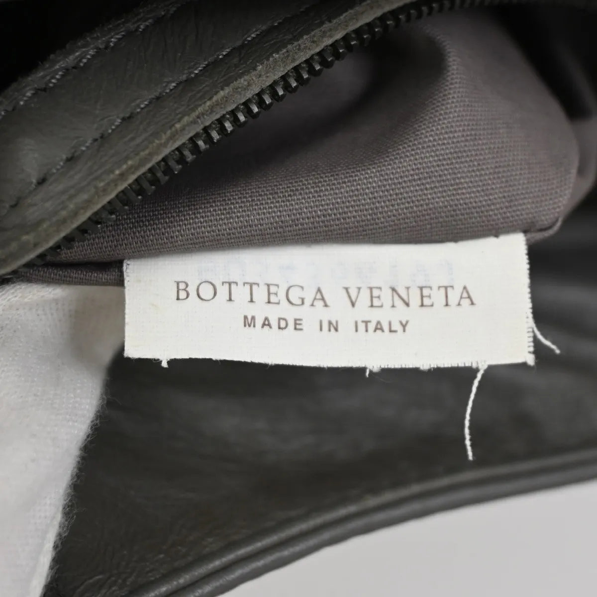 Bottega Veneta Flat Messenger Intrecciato Nappa Gray Leather Shoulder Bag Bag (Pre-Owned)