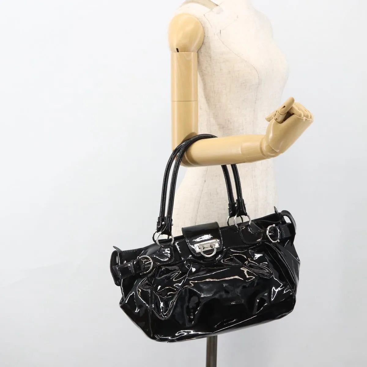 Salvatore Ferragamo Gancini Patent Leather Black Patent_Leather Handbag (Pre-Owned)