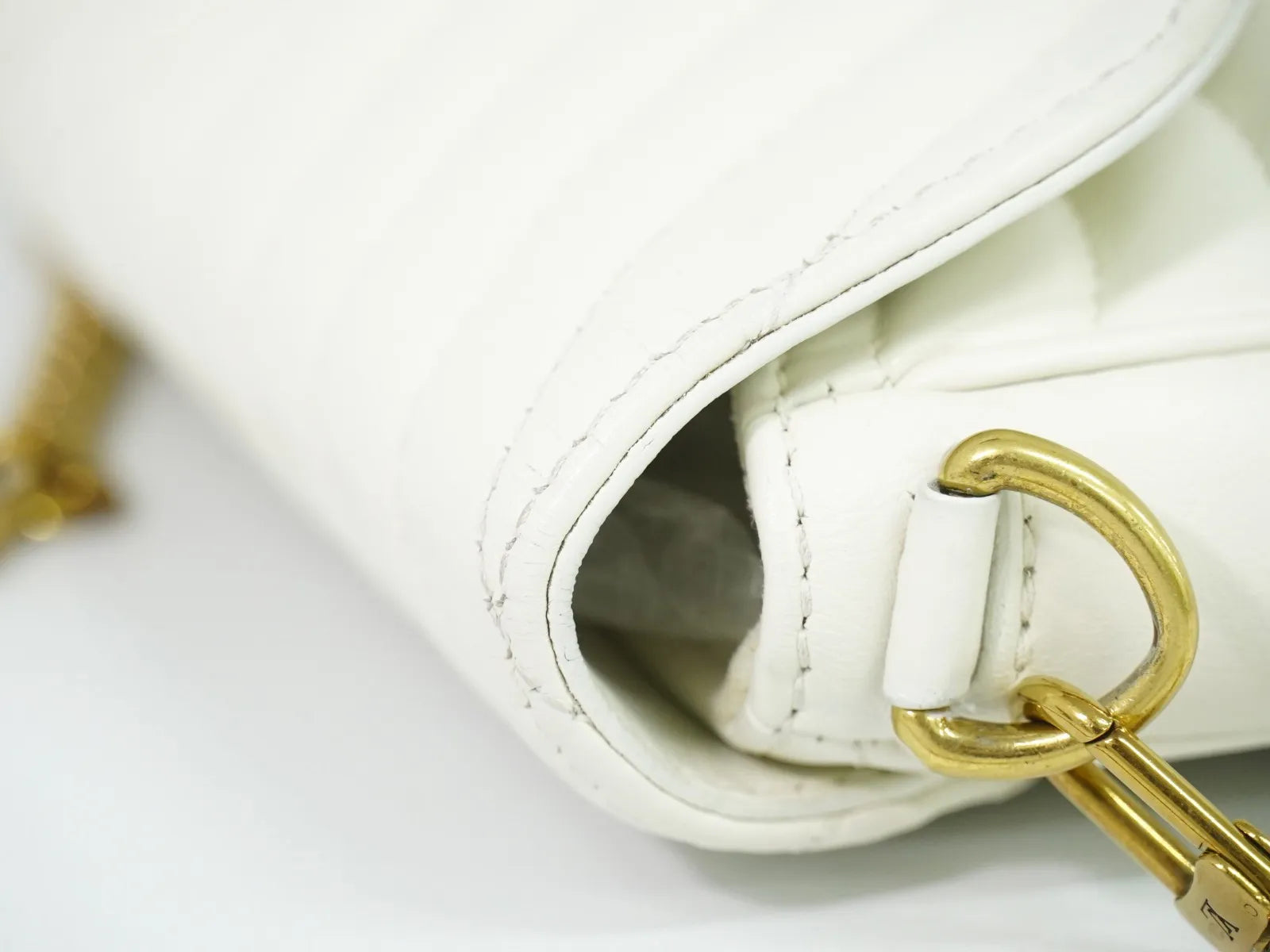Louis Vuitton New Wave Multi Pochette Quilted Leather White Leather Shoulder Bag Bag (Pre-Owned)