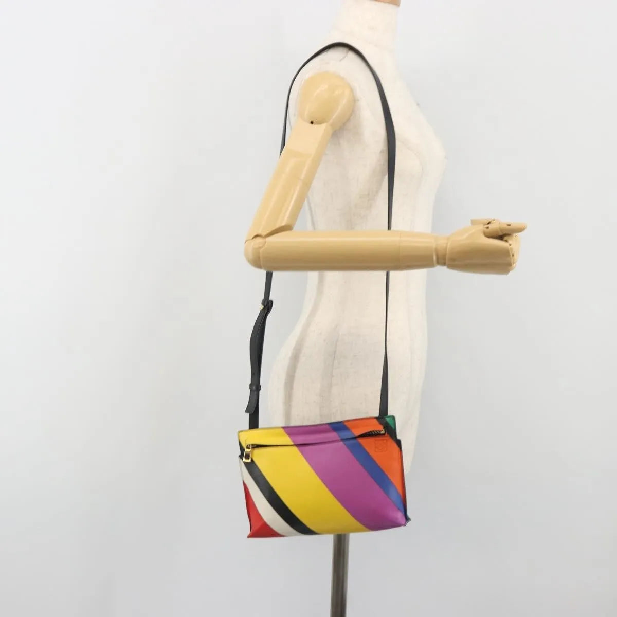 Loewe T Messenger Leather Multicolour Leather Shoulder Bag Bag (Pre-Owned)