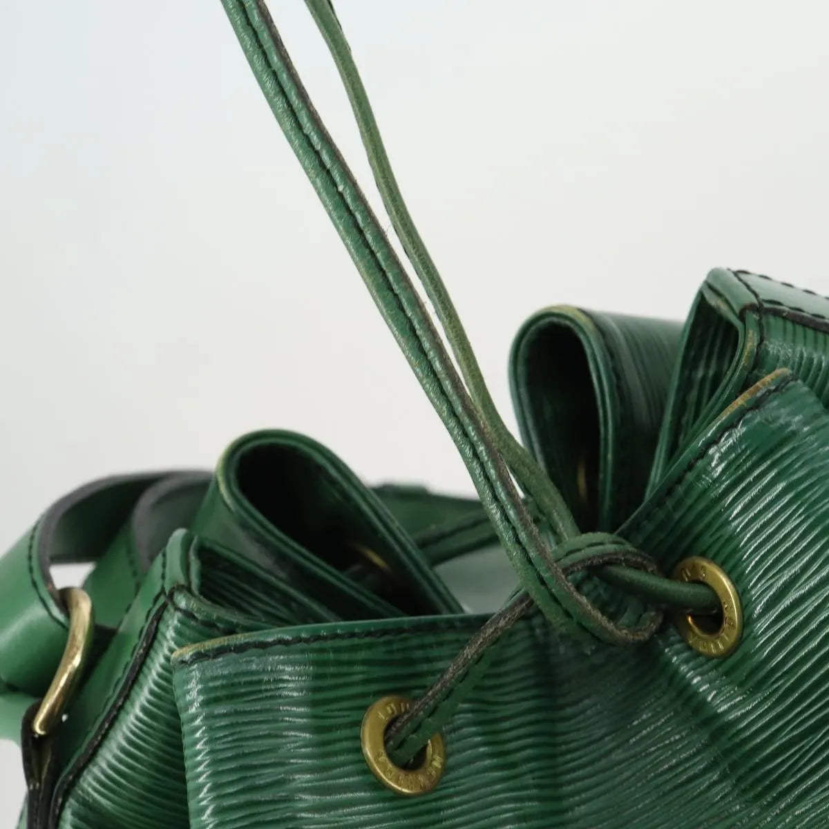 Louis Vuitton Noe Epi Leather Green Leather Shoulder Bag Bag (Pre-Owned)