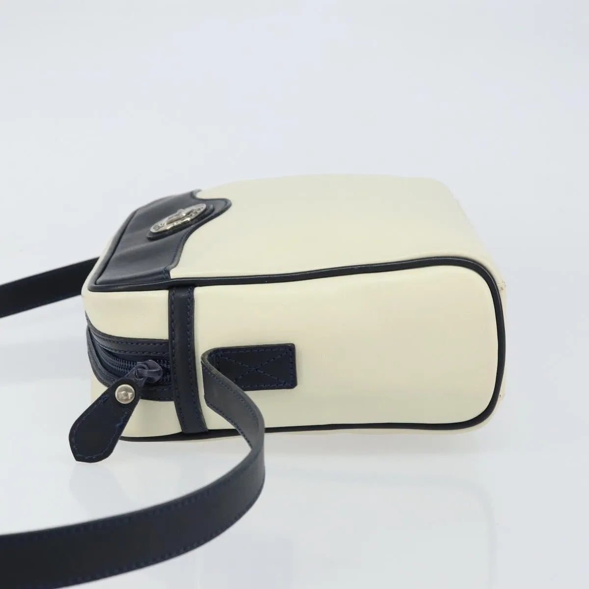 Burberry Vintage Leather White Leather Shoulder Bag Bag (Pre-Owned)