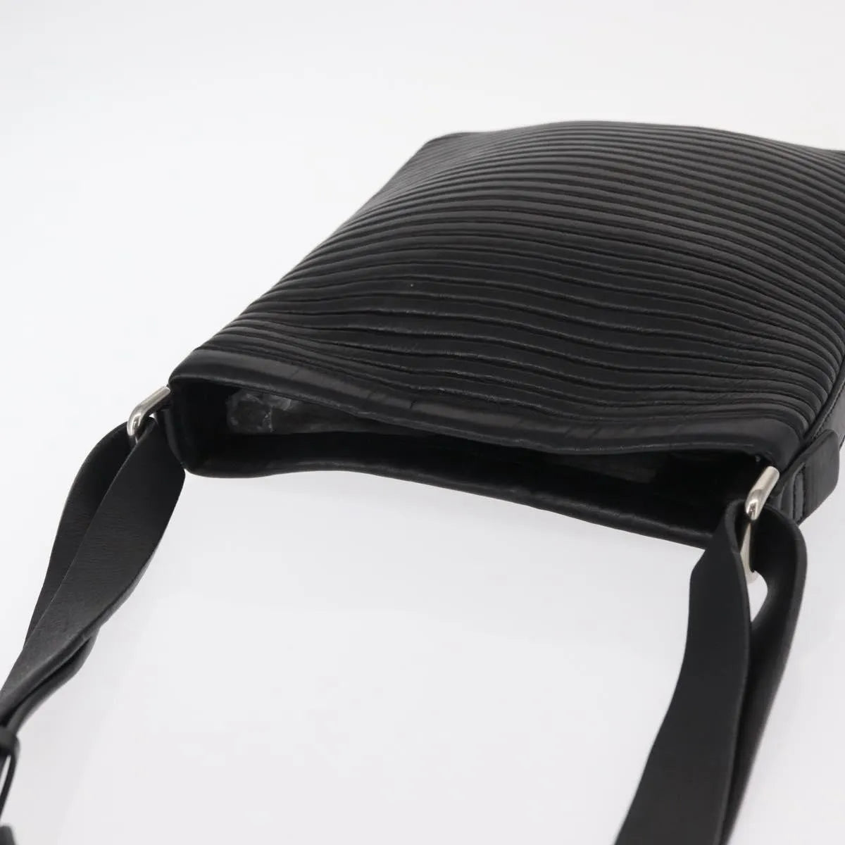 Salvatore Ferragamo Gancini Leather Black Leather Shoulder Bag Bag (Pre-Owned)