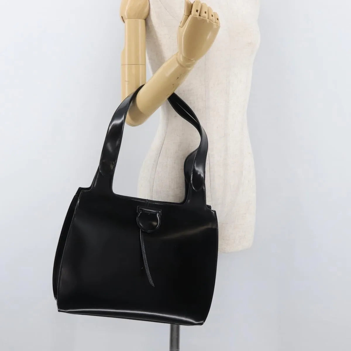 Salvatore Ferragamo Gancini Tote Patent Leather Black Patent_Leather Tote Bag Bag (Pre-Owned)