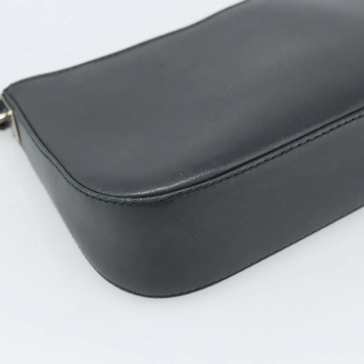 Salvatore Ferragamo Gancini Leather Black Leather Shoulder Bag Bag (Pre-Owned)