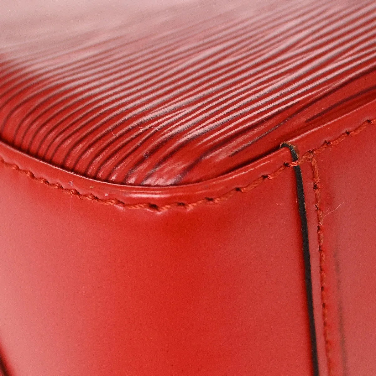 Louis Vuitton Sablons Epi Leather Red Leather Handbag (Pre-Owned)