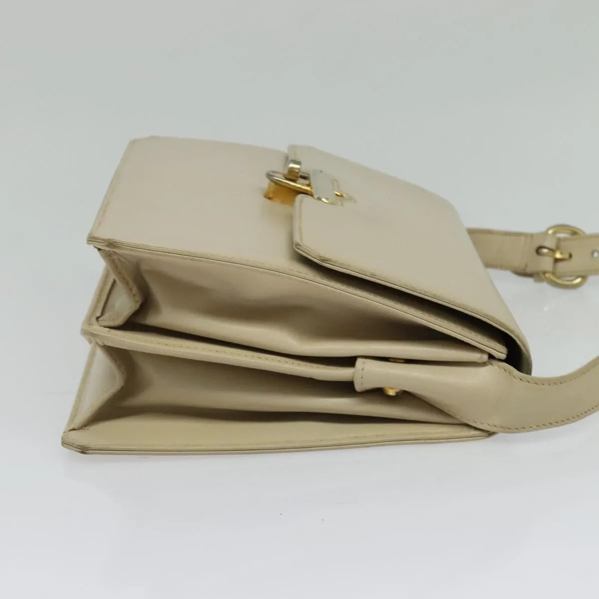 Gucci Vintage Flap Leather Beige Leather Shoulder Bag Bag (Pre-Owned)