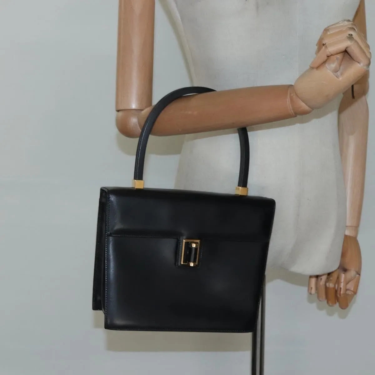 Gucci Vintage Leather Black Leather Handbag (Pre-Owned)