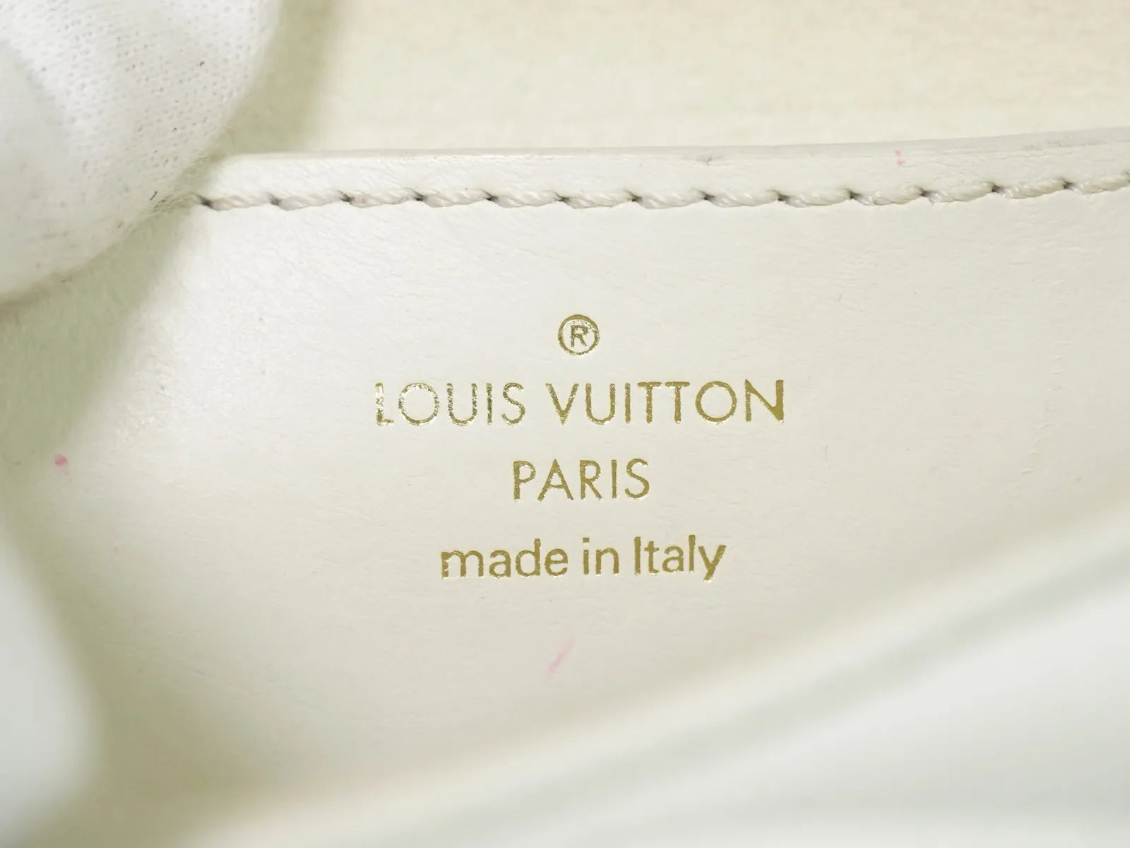 Louis Vuitton New Wave Multi Pochette Quilted Leather White Leather Shoulder Bag Bag (Pre-Owned)