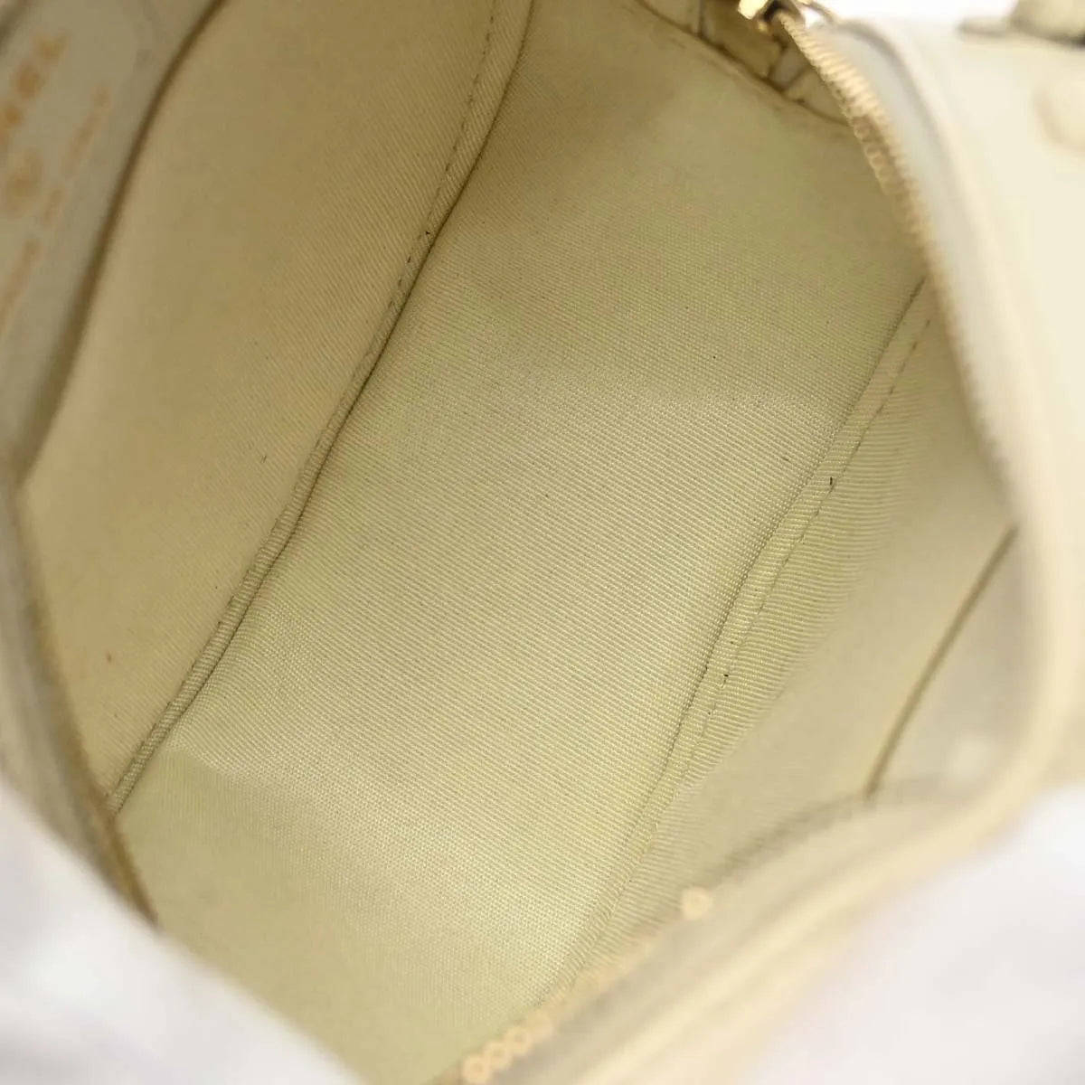 Chanel Round Clutch With Chain Quilted Lambskin White Leather Clutche & Pouche Bag (Pre-Owned)