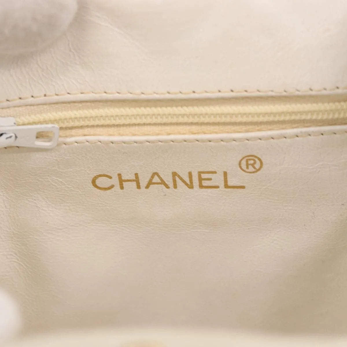 Chanel Vintage Diamond Cc Tassel Quilted Lambskin White Leather Shoulder Bag Bag (Pre-Owned)