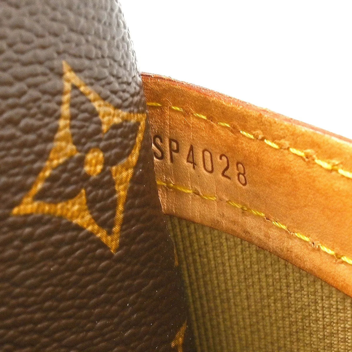 Louis Vuitton Reporter Monogram Canvas Brown Canvas Shoulder Bag Bag (Pre-Owned)