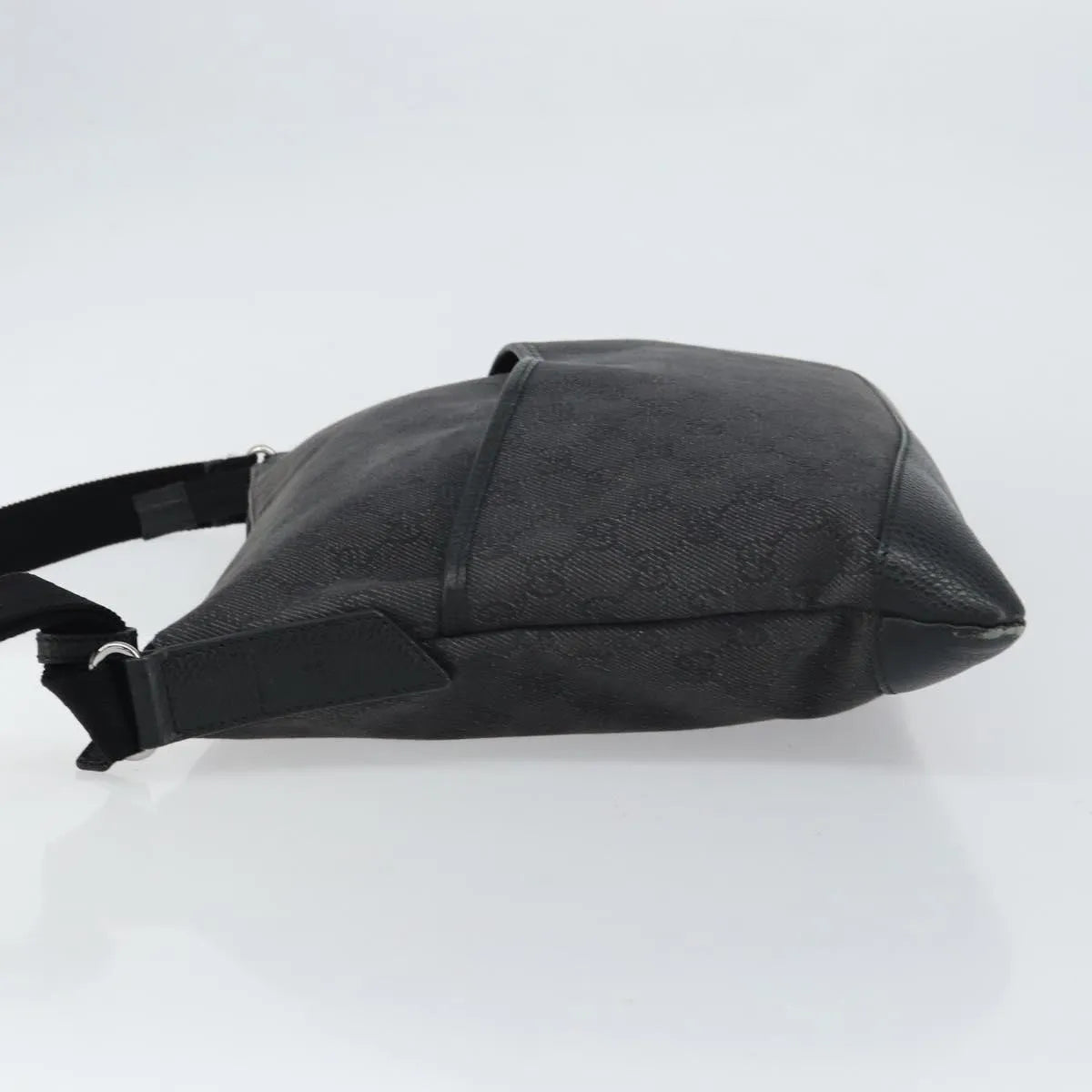 Gucci Zip Messenger Gg Canvas With Perforated Leather Black Canvas Shoulder Bag Bag (Pre-Owned)
