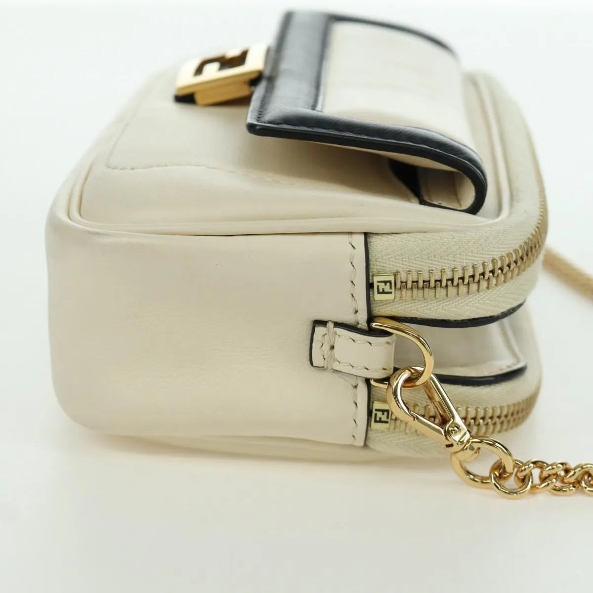 Fendi Easy 2 Baguette Leather Beige Leather Crossbody Bag Bag (Pre-Owned)