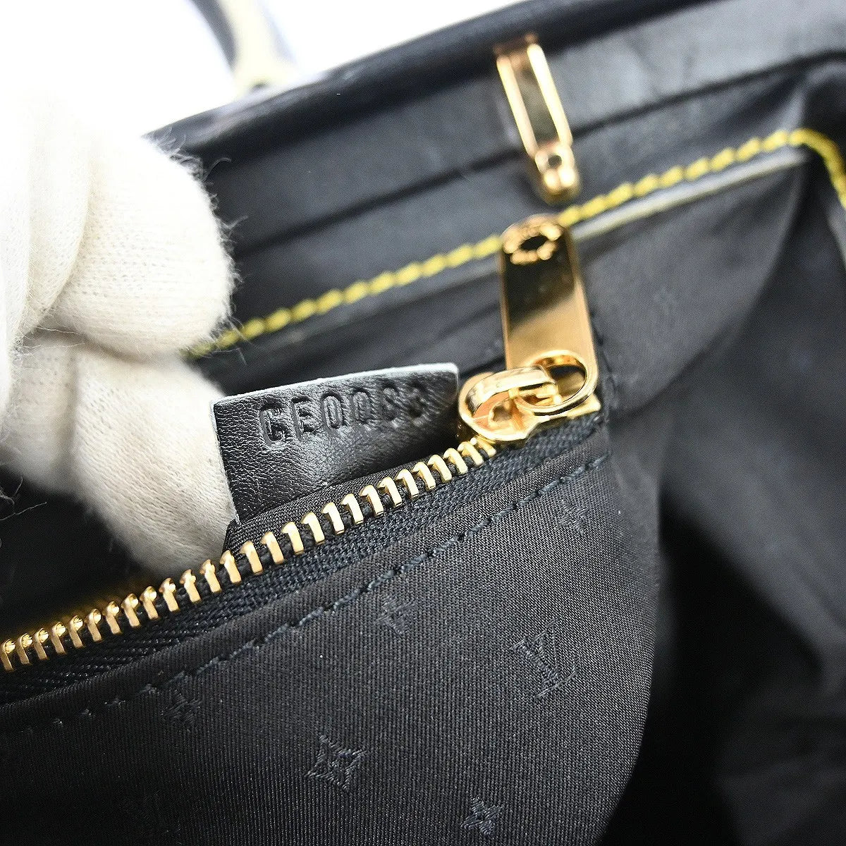 Louis Vuitton Suhali L'ingenieux Leather Black Leather Handbag (Pre-Owned)