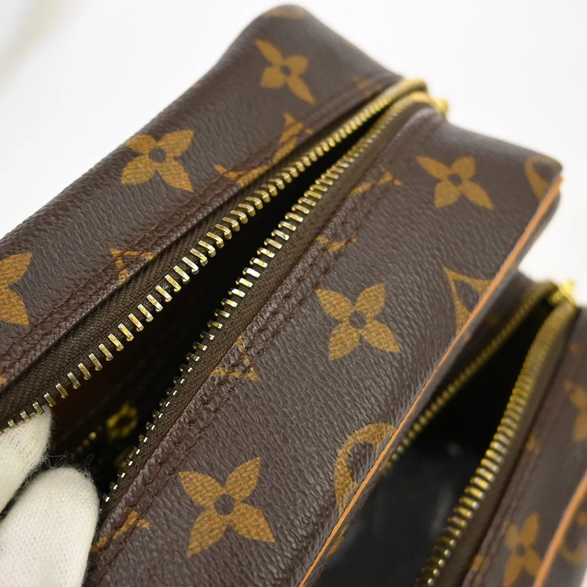 Louis Vuitton Nil Messenger Monogram Canvas Brown Canvas Shoulder Bag Bag (Pre-Owned)