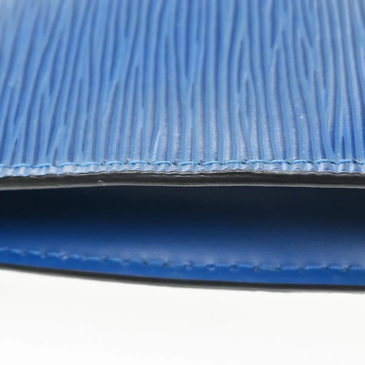 Louis Vuitton Pochette Accessoires Epi Leather Blue Leather Clutche & Pouche Bag (Pre-Owned)
