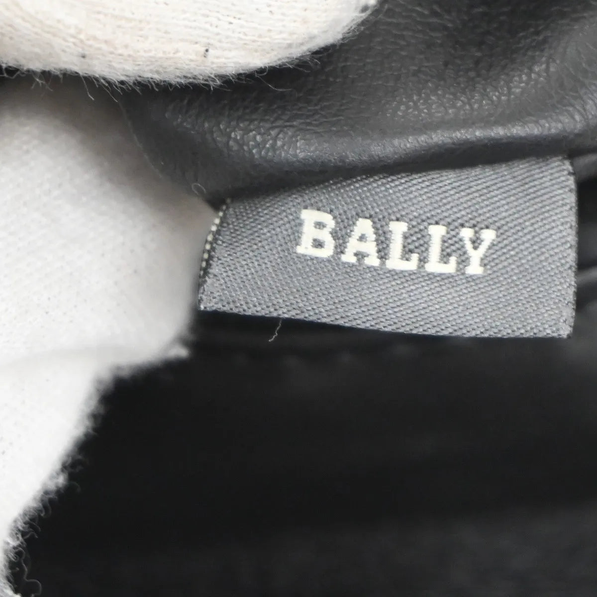 Bally Vintage Quilted Leather Black Leather Handbag (Pre-Owned)