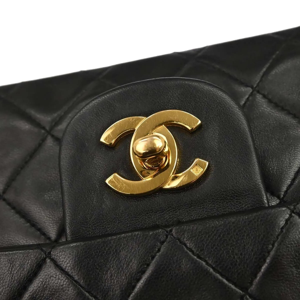 Chanel Vintage Square Classic Single Flap Quilted Lambskin Black Leather Handbag (Pre-Owned)