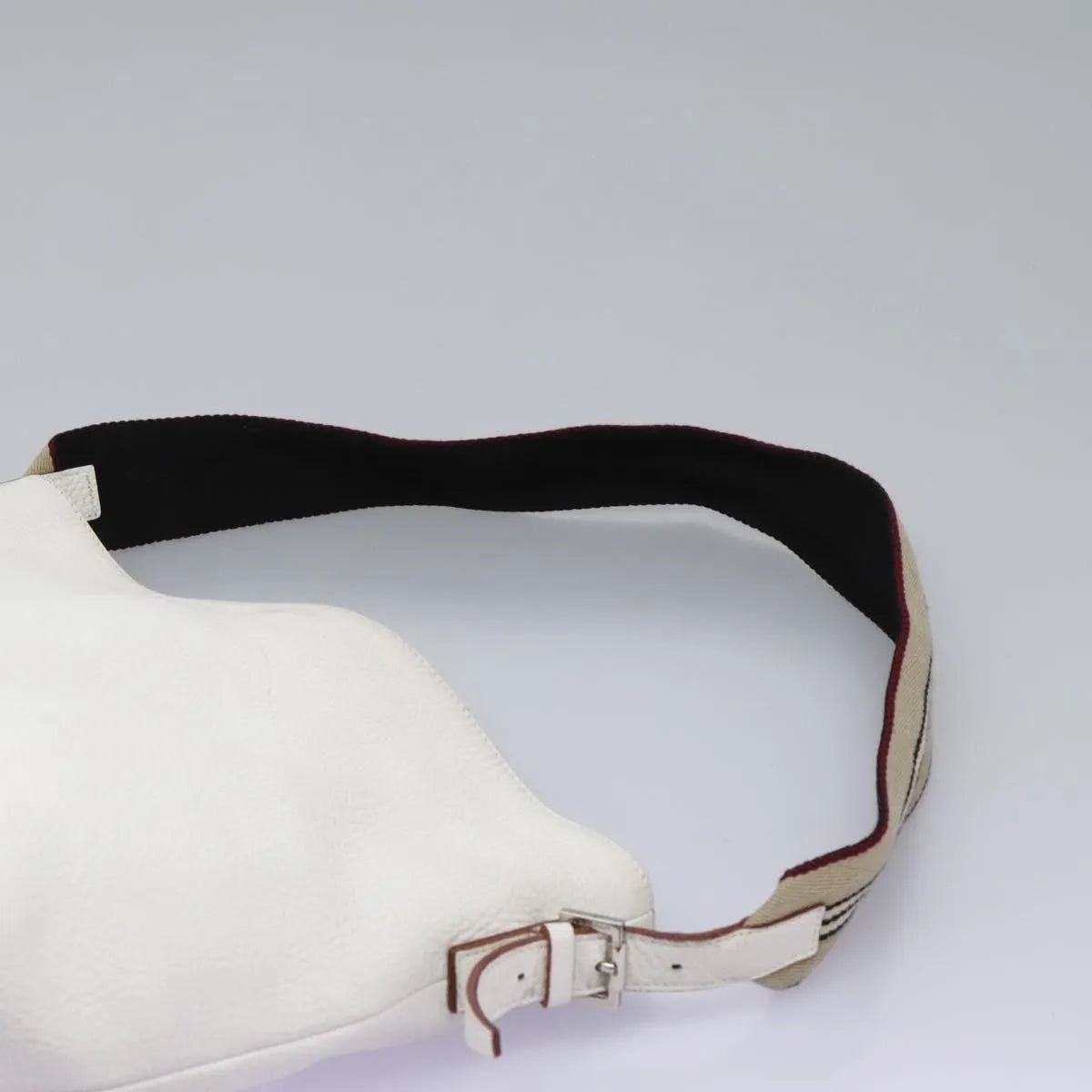 Burberry Vintage Leather White Leather Shoulder Bag Bag (Pre-Owned)