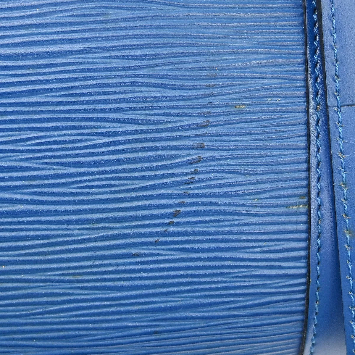 Louis Vuitton Soufflot Epi Leather Blue Leather Handbag (Pre-Owned)