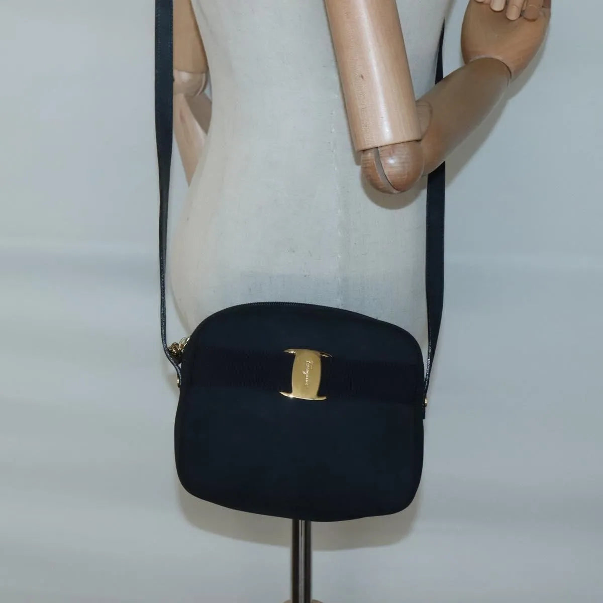 Salvatore Ferragamo Vara Bow Camera Suede Navy Suede Shoulder Bag Bag (Pre-Owned)