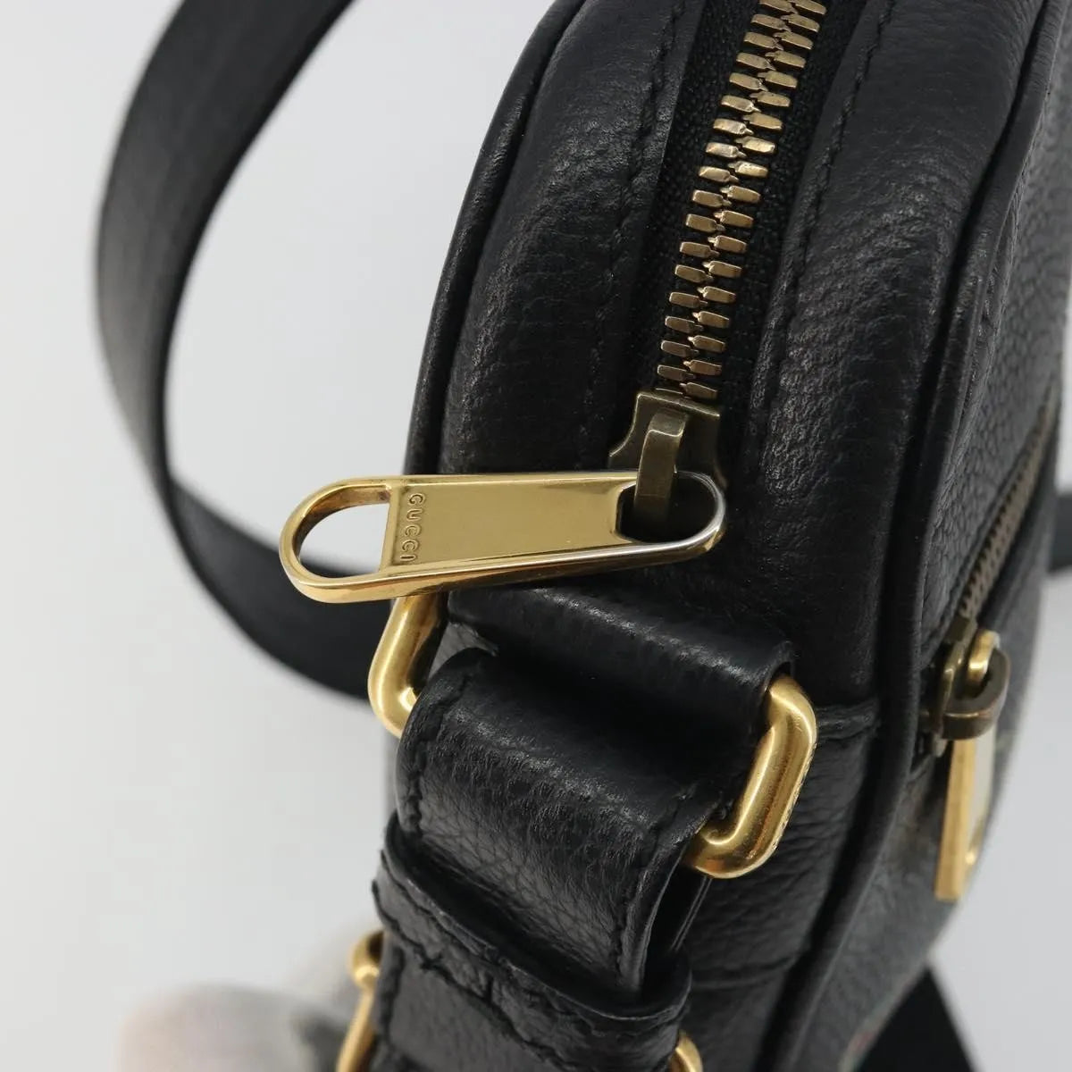 Gucci Logo Zip Messenger Printed Leather Black Leather Clutche & Pouche Bag (Pre-Owned)