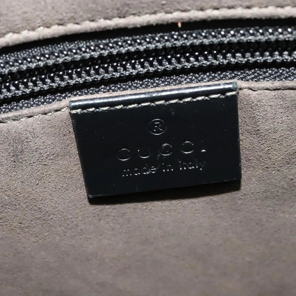 Gucci Signature Zip Messenger Guccissima Leather Black Leather Shoulder Bag Bag (Pre-Owned)