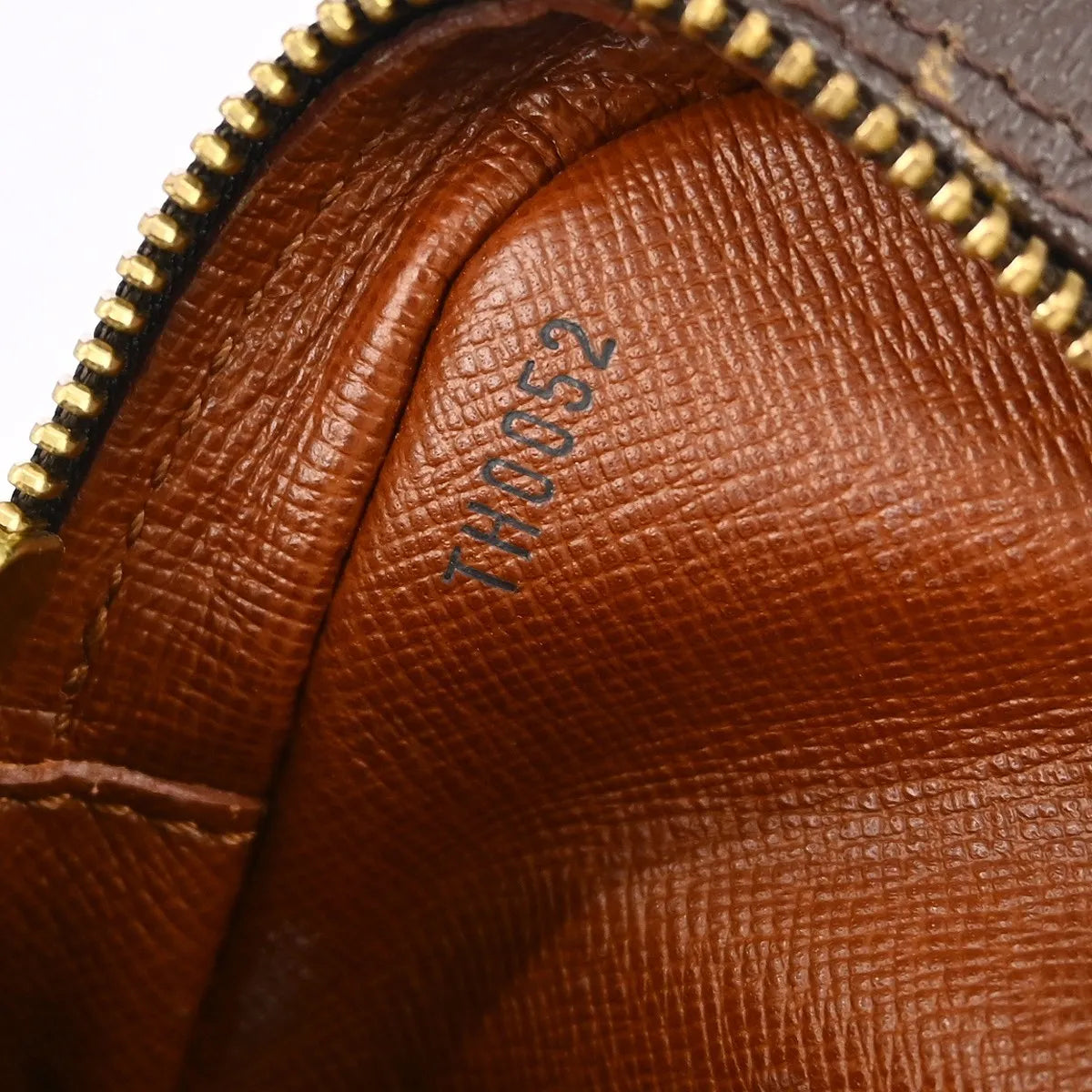 Louis Vuitton Amazone Bag Monogram Canvas Brown Canvas Shoulder Bag Bag (Pre-Owned)