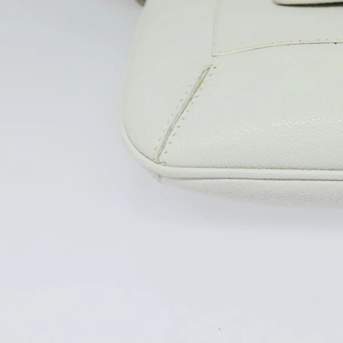 Bvlgari Vintage Leather White Leather Shoulder Bag Bag (Pre-Owned)