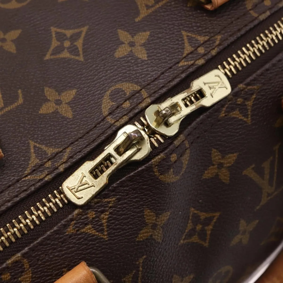 Louis Vuitton Keepall Bandoulière Monogram Brown Canvas Travel Bag Bag (Pre-Owned)