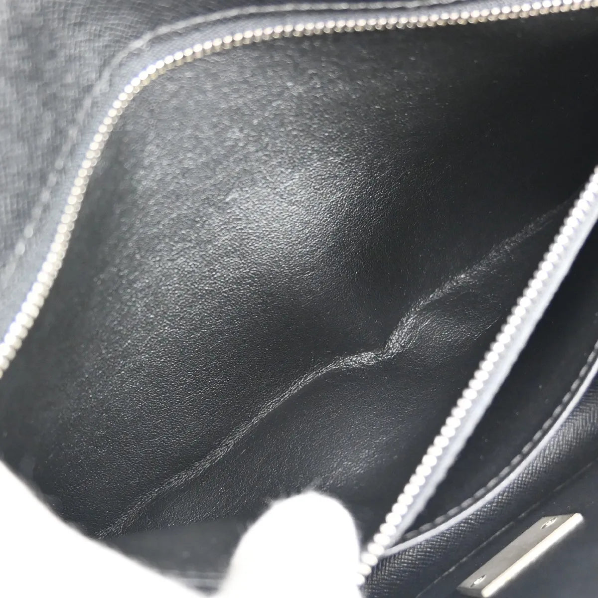 Louis Vuitton Selenga Pochette Taiga Leather Black Leather Clutche & Pouche Bag (Pre-Owned)