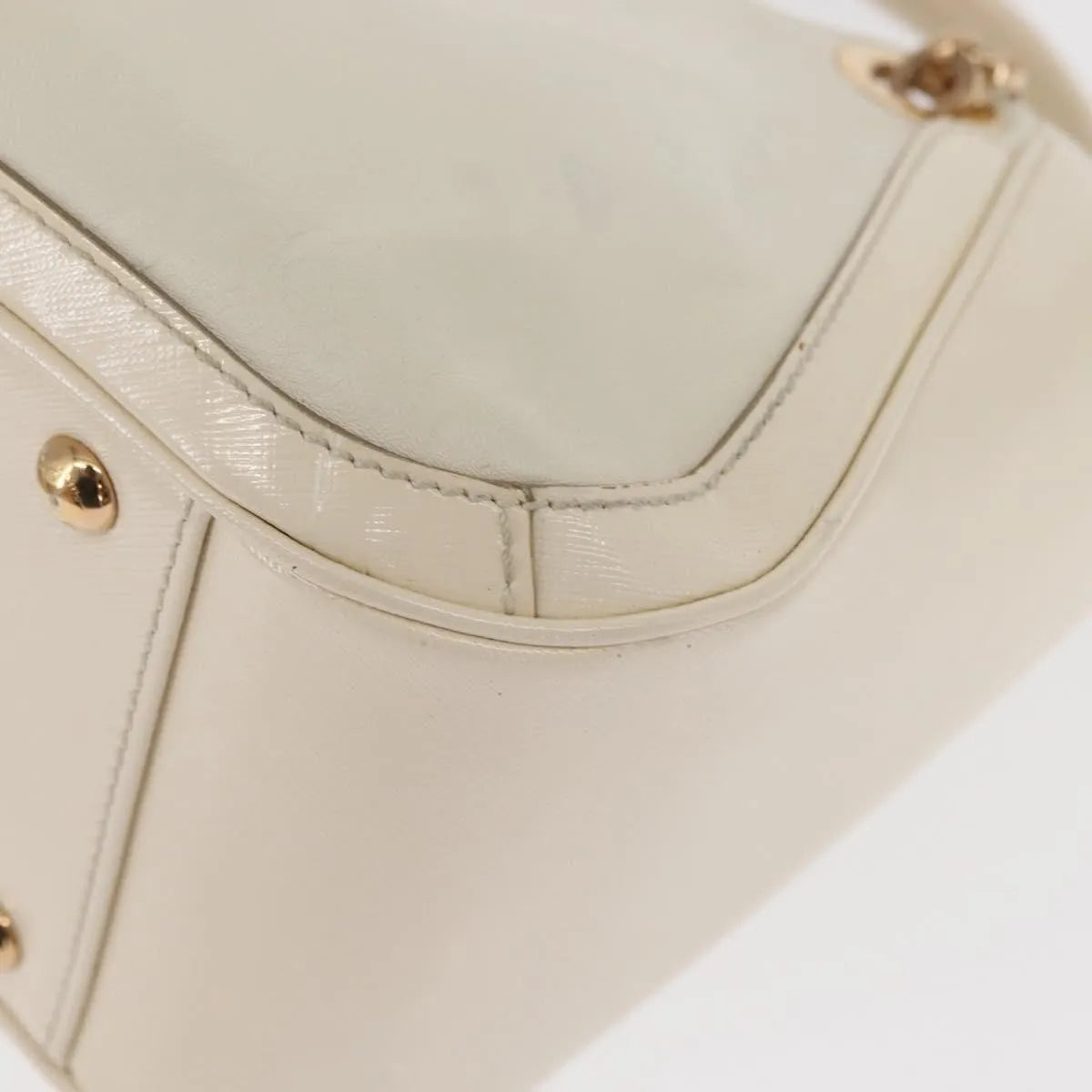 Salvatore Ferragamo Betulla Chain Tote Leather White Leather Handbag (Pre-Owned)