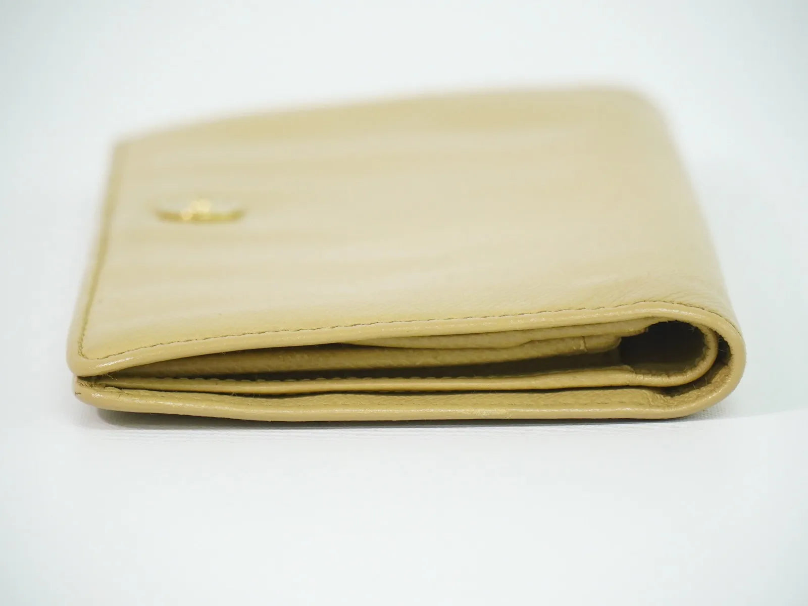 Chanel Cc Button Bi-Fold Leather Beige Leather Wallets Accessory (Pre-Owned)