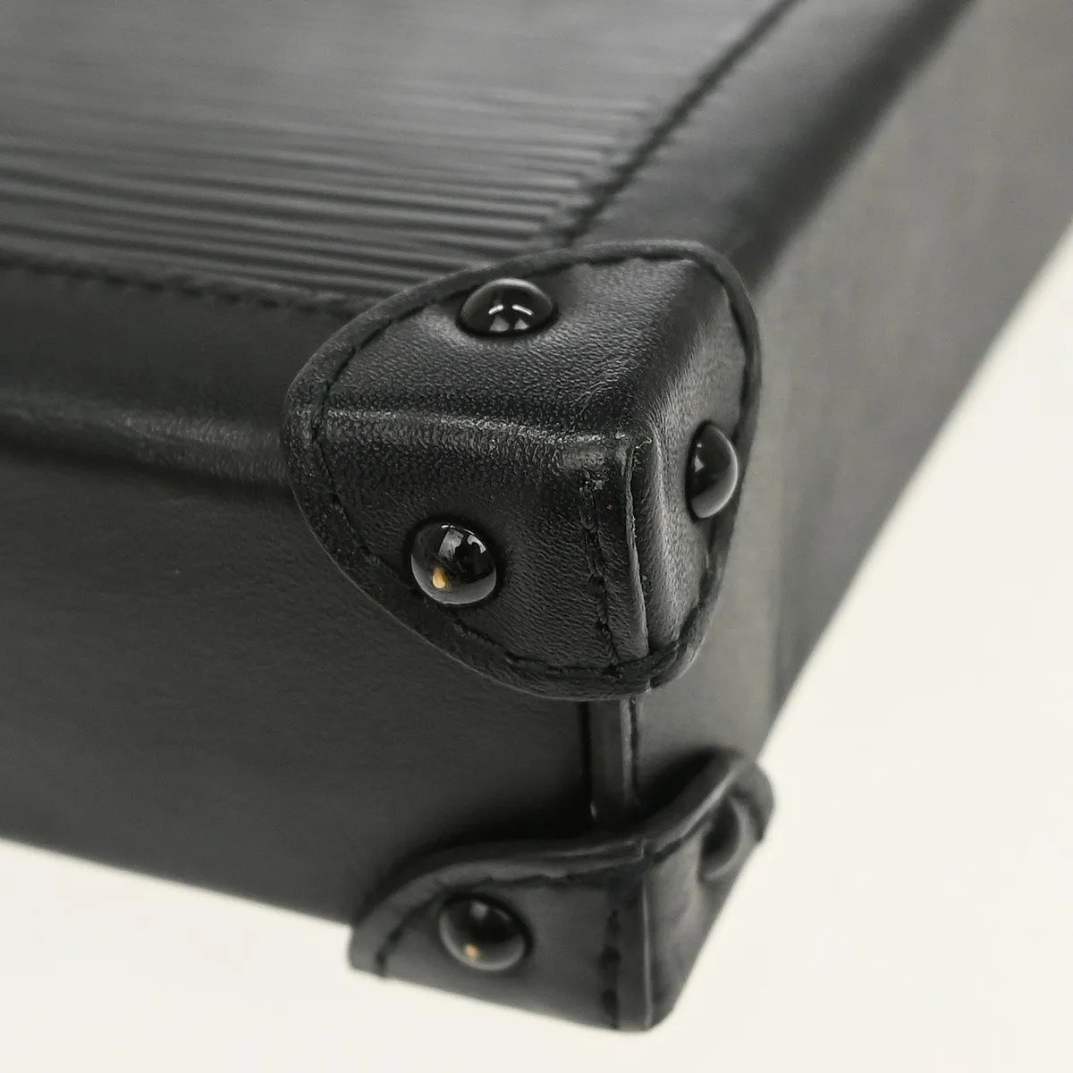 Louis Vuitton Vertical Trunk Pochette Epi Leather Black Leather Clutche & Pouche Bag (Pre-Owned)