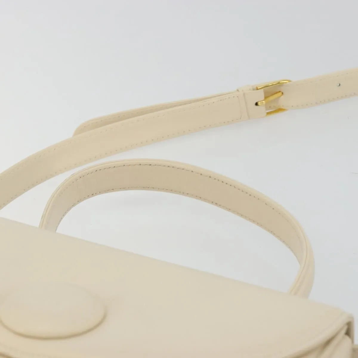 Givenchy Vintage Leather Beige Leather Handbag (Pre-Owned)