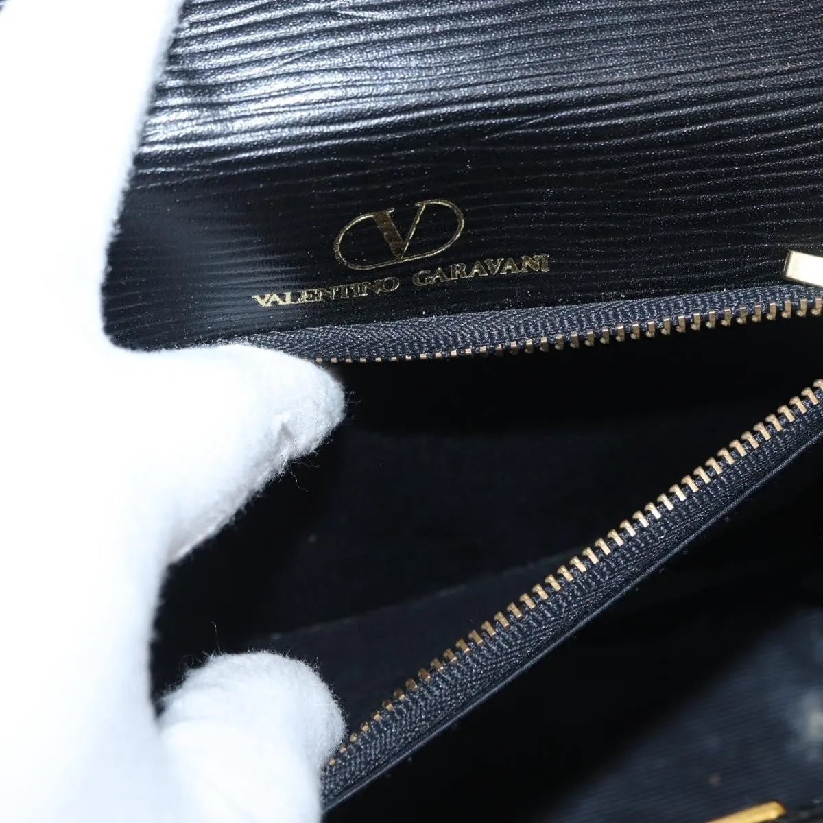 Valentino Garavani Vintage Leather Black Leather Shoulder Bag Bag (Pre-Owned)