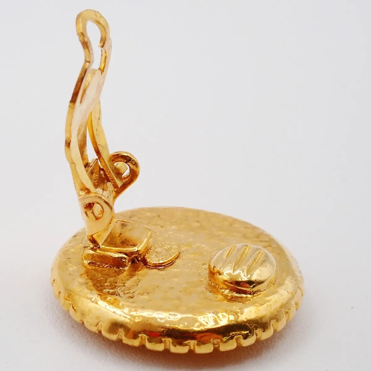 Chanel Vintage Cc Round Button Clip-On Metal Gold Gold_Plated Earrings Jewelry (Pre-Owned)