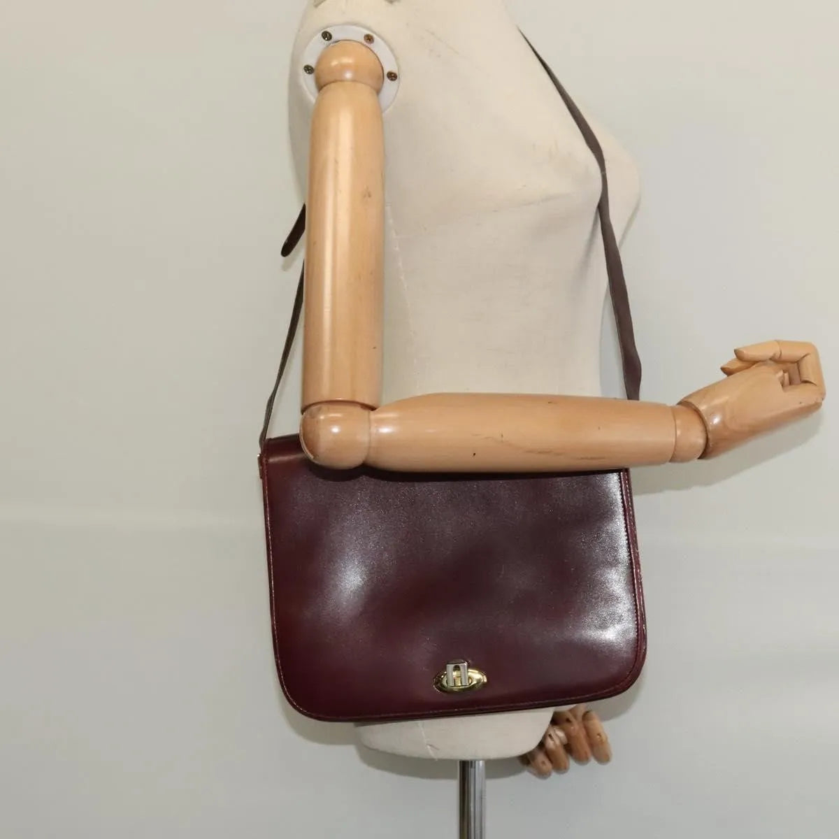 Bally Vintage Leather Burgundy Leather Shoulder Bag Bag (Pre-Owned)