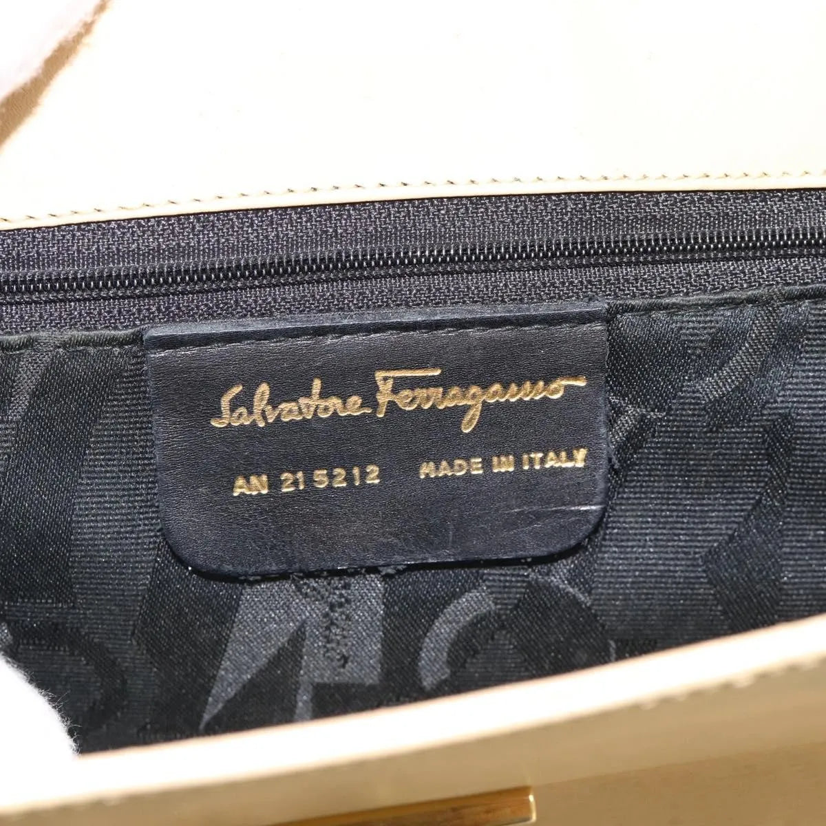 Salvatore Ferragamo Vintage Leather Beige Leather Shoulder Bag Bag (Pre-Owned)