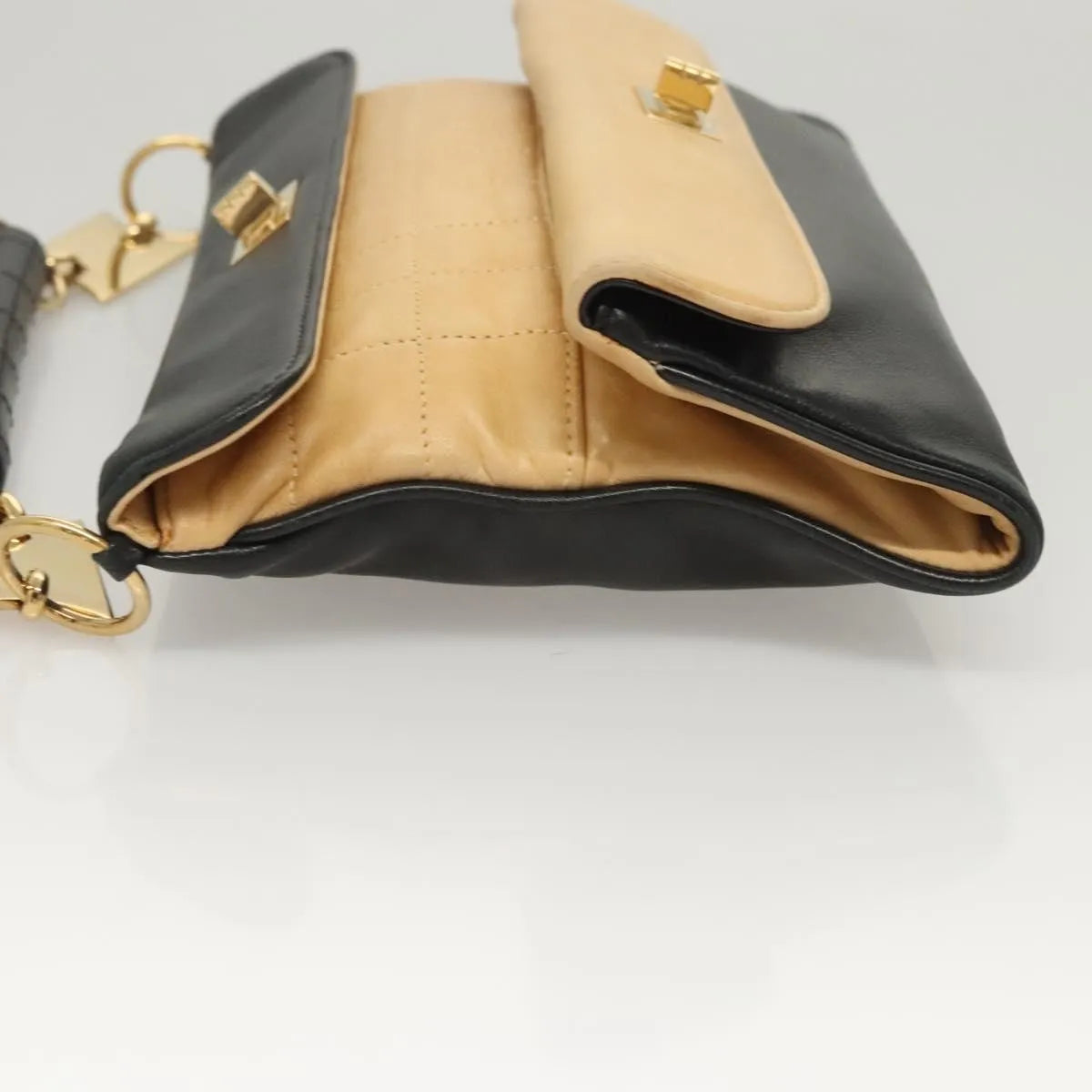 Chanel Chocolate Bar Handbag Lambskin Beige Leather Handbag (Pre-Owned)