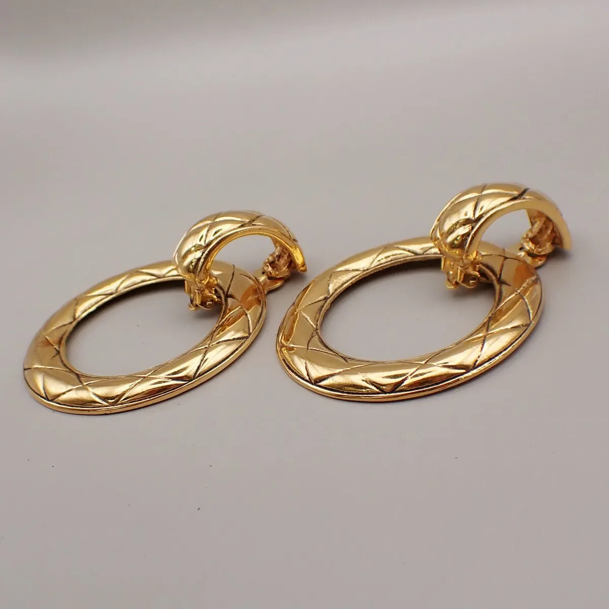 Chanel Vintage Cc Round Drop Clip-On Metal Gold Gold_Plated Earrings Jewelry (Pre-Owned)