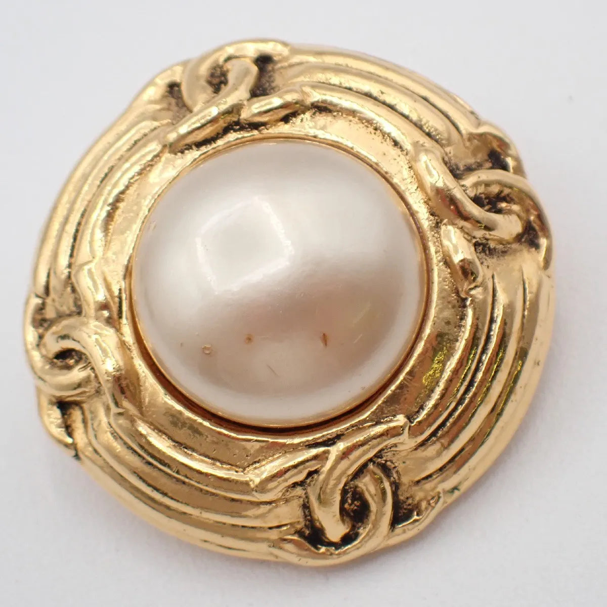 Chanel Vintage Round Clip-On Metal With Faux Pearl Gold Gold_Plated Earrings Jewelry (Pre-Owned)