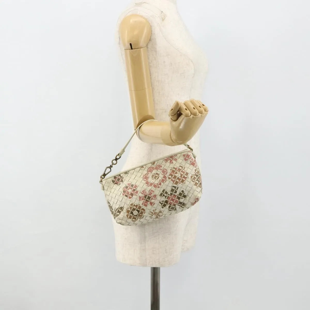 Bottega Veneta Intrecciato Clutch Leather White Leather Clutche & Pouche Bag (Pre-Owned)